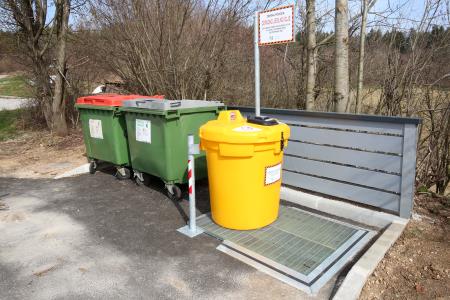 POSTAVITEV ZBIRALNIKOV ZA ODPADNO OLJE LOŠKO CERKNICA 05 FOTO LJUBO VUKELIČ